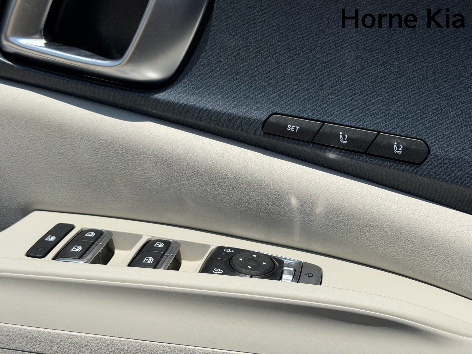 New 2026 Kia Carnival EX FWD image 18