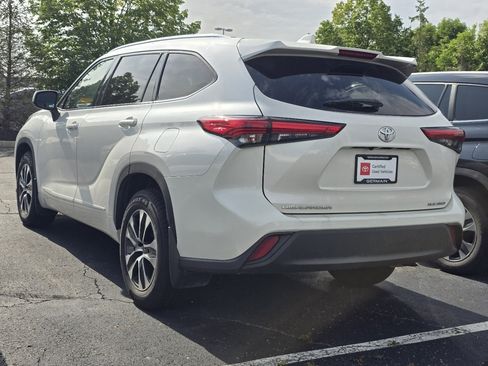 Certified 2021 Toyota Highlander XLE AWD/4WD image 5