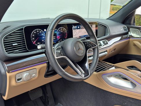 Used 2024 Mercedes-Benz GLS 450 4MATIC image 14