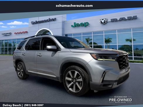 Used 2023 Honda Pilot Touring image 1