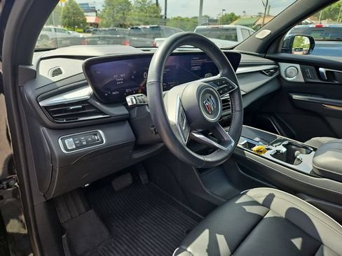 Used 2025 Buick Enclave Avenir AWD/4WD image 18