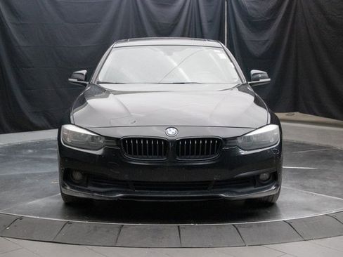 Used 2017 BMW 320i xDrive Sedan image 4