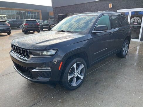 Certified 2023 Jeep Grand Cherokee Limited image 3