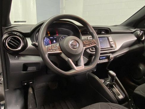 Used 2019 Nissan Kicks FWD image 18