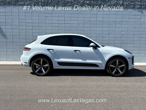 Used 2022 Porsche Macan AWD/4WD image 2