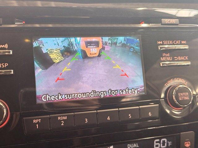 Used 2017 Nissan Rogue SV AWD/4WD image 14