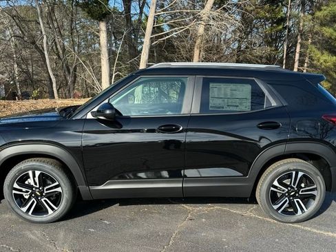 New 2026 Chevrolet TrailBlazer LT w/ LT Cold Weather Package FWD image 2