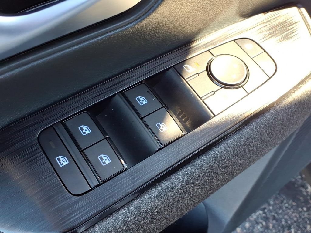 Certified 2025 Nissan Kicks SV FWD image 14
