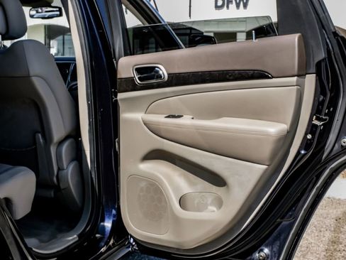 Used 2011 Jeep Grand Cherokee Laredo w/ Security & Convenience Group image 38