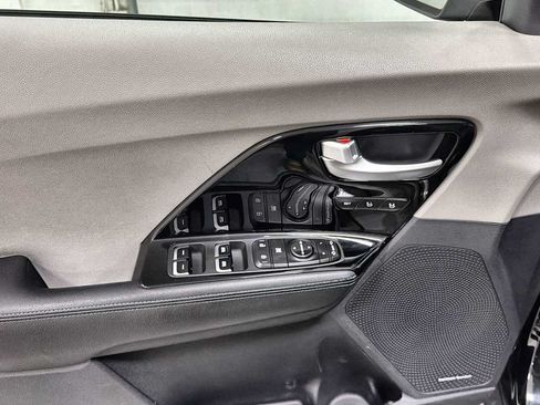 Used 2017 Kia Niro Touring FWD image 15