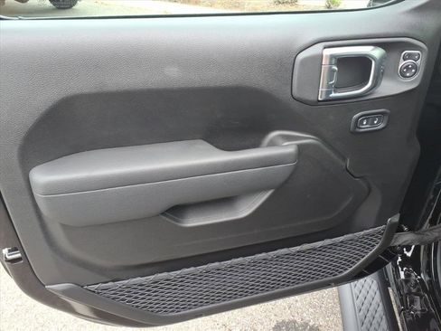 New 2025 Jeep Gladiator Sport image 10