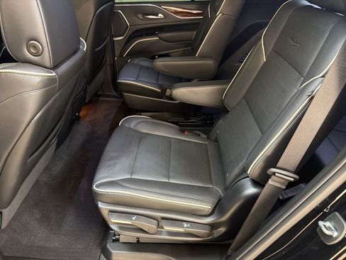 Used 2022 Cadillac Escalade Premium Luxury AWD/4WD image 21