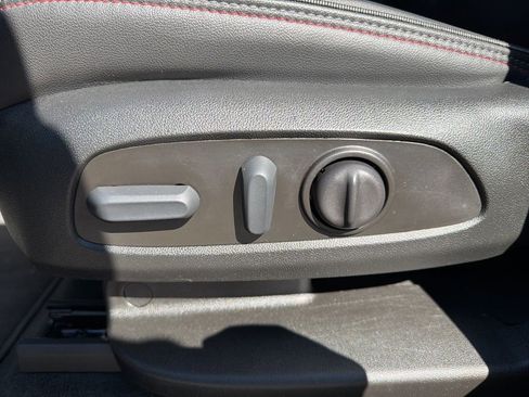 Used 2023 Chevrolet Traverse RS image 25