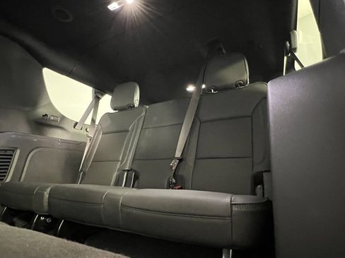 Used 2025 GMC Yukon XL Denali image 29