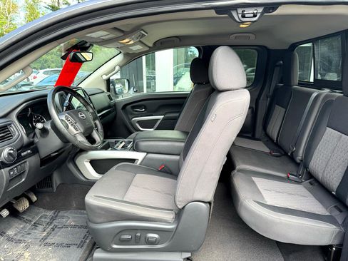Used 2024 Nissan Titan SV image 11