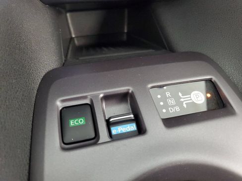 Used 2025 Nissan Leaf S FWD image 18