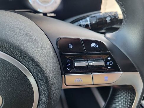 Used 2025 Hyundai Elantra Limited image 23