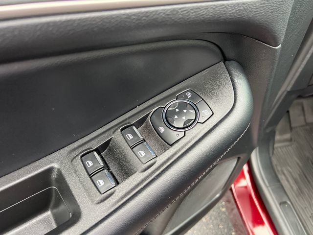 Certified 2024 Ford Edge SEL w/ Convenience Package AWD/4WD image 12