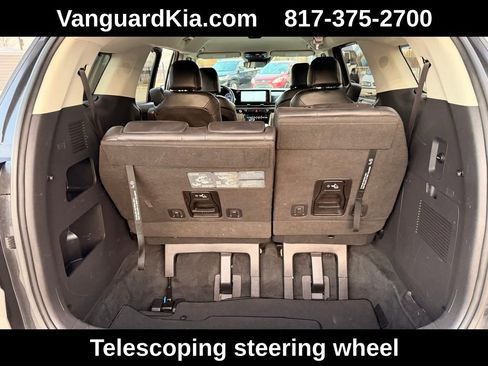 Used 2024 Kia Carnival EX image 27