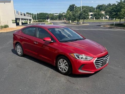 Used 2017 Hyundai Elantra SE FWD image 4
