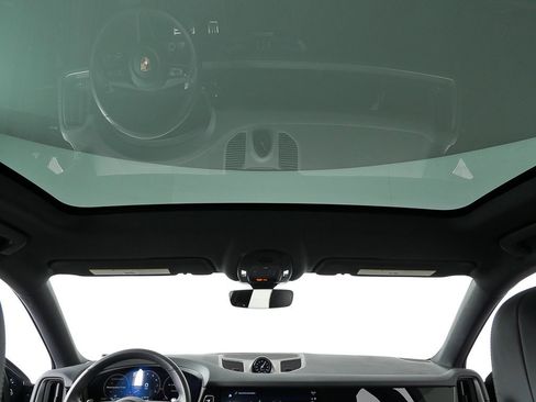 Certified 2025 Porsche Cayenne S image 20