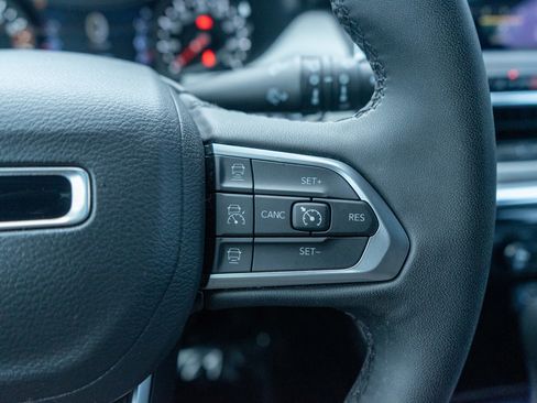 Used 2024 Jeep Compass Limited image 23