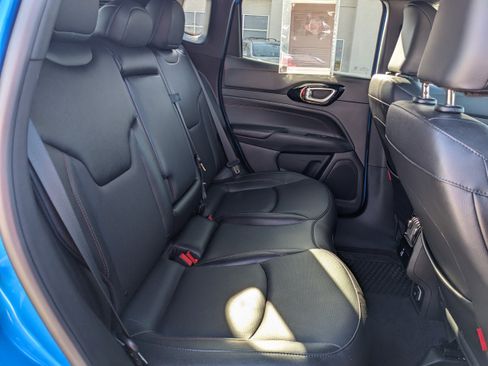 Used 2025 Jeep Compass Trailhawk w/ Trailhawk Elite Group AWD/4WD image 38