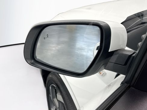 Used 2025 Hyundai Venue SEL FWD image 16