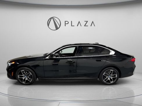 Used 2025 BMW i5 xDrive40 w/ Premium Package image 3