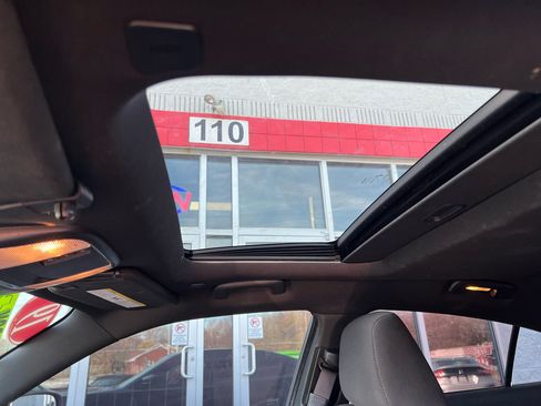 Used 2019 Dodge Charger SXT image 12