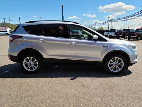 Used 2018 Ford Escape SE w/ SE Sync 3 Package AWD/4WD image 18
