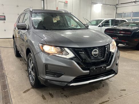 Used 2019 Nissan Rogue SV w/ Premium Package image 3