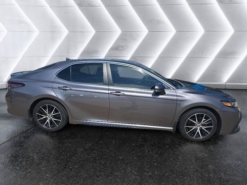 Used 2024 Toyota Camry SE FWD image 4
