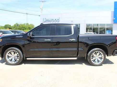 Used 2022 Chevrolet Silverado 1500 High Country w/ Safety Package II image 2