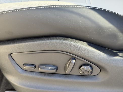 Certified 2026 Porsche Cayenne AWD/4WD image 24