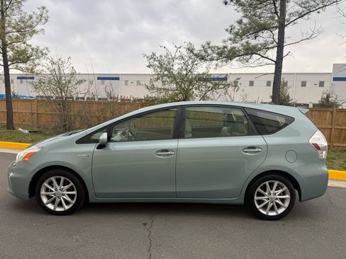Used 2014 Toyota Prius V Five image 9