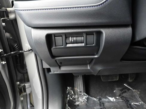 Used 2025 Subaru Forester Premium AWD/4WD image 9