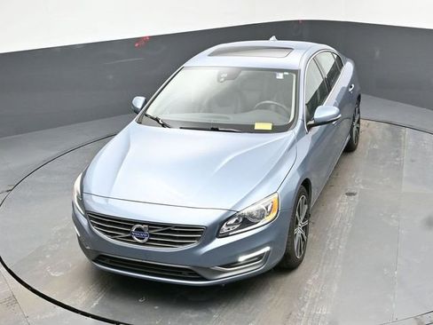 Used 2017 Volvo S60 T5 Inscription image 10