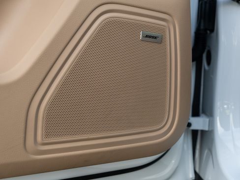 Certified 2022 Porsche Macan AWD/4WD image 39