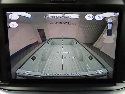 Used 2025 Ford F250 Platinum w/ FX4 Off-Road Package image 19