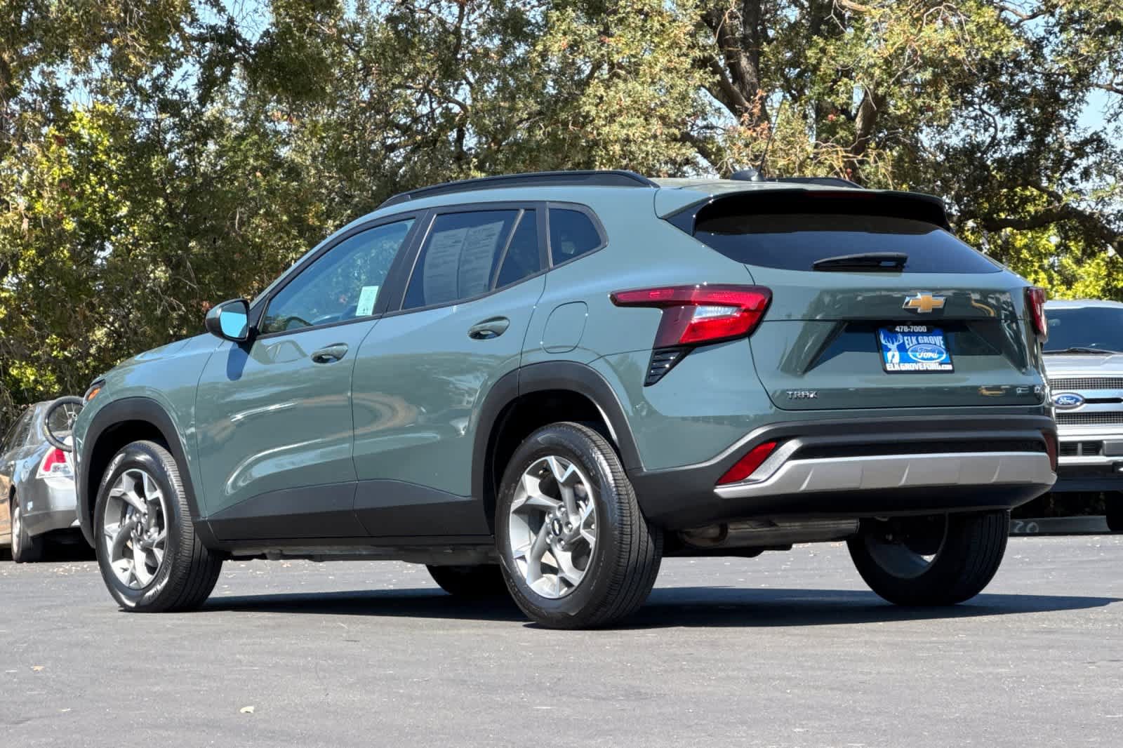 Used 2025 Chevrolet Trax LT FWD image 6