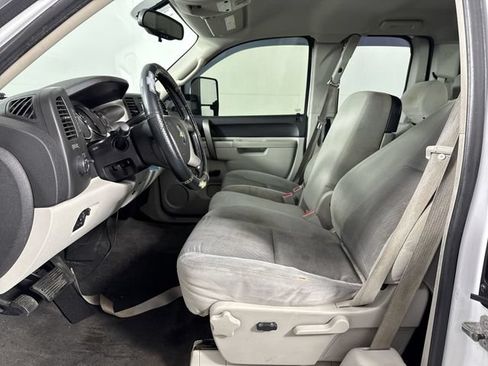 Used 2011 Chevrolet Silverado 2500 LT w/ Interior Plus Package RWD image 19