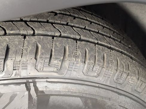 Used 2020 Jeep Grand Cherokee Laredo RWD image 9