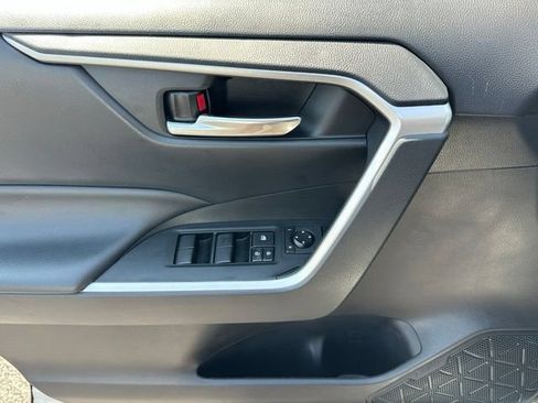 Used 2020 Toyota RAV4 XLE w/ XLE Grade Weather Package AWD/4WD image 20
