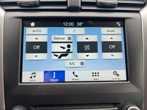 Used 2018 Ford Fusion SE w/ Fusion SE Technology Package image 26