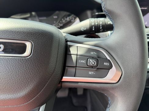 Used 2022 Jeep Compass Latitude AWD/4WD image 32