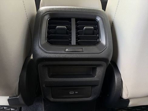 Certified 2025 Volkswagen Taos SE FWD image 21