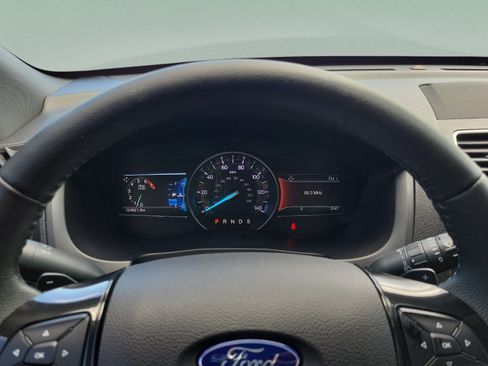Used 2017 Ford Explorer XLT w/ Equipment Group 201A FWD image 25