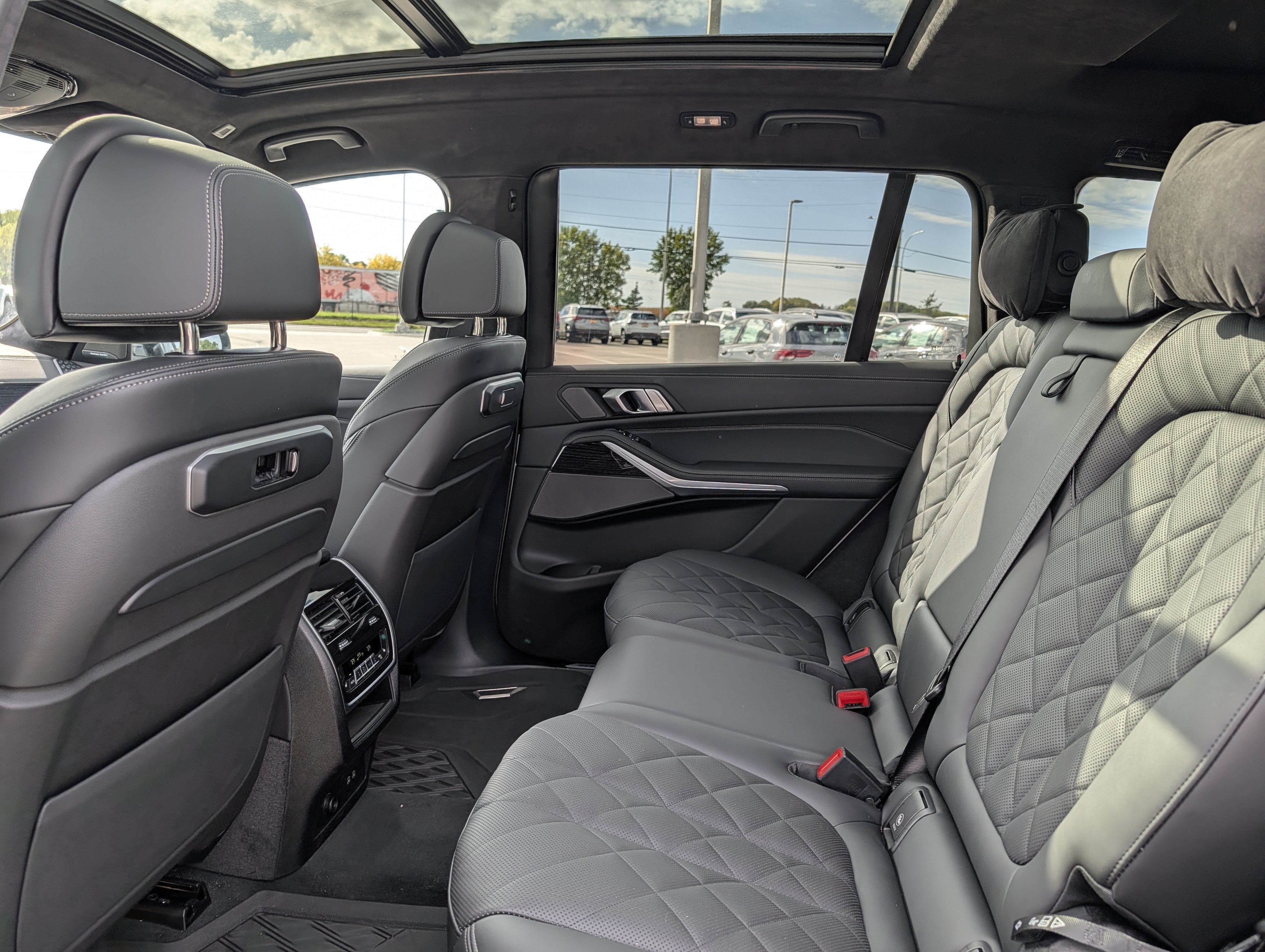 Certified 2026 BMW X7 xDrive40i w/ M Sport Package AWD/4WD image 21