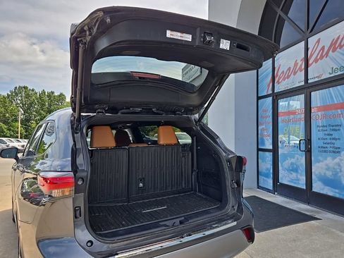 Used 2021 Toyota Highlander Platinum AWD/4WD image 98
